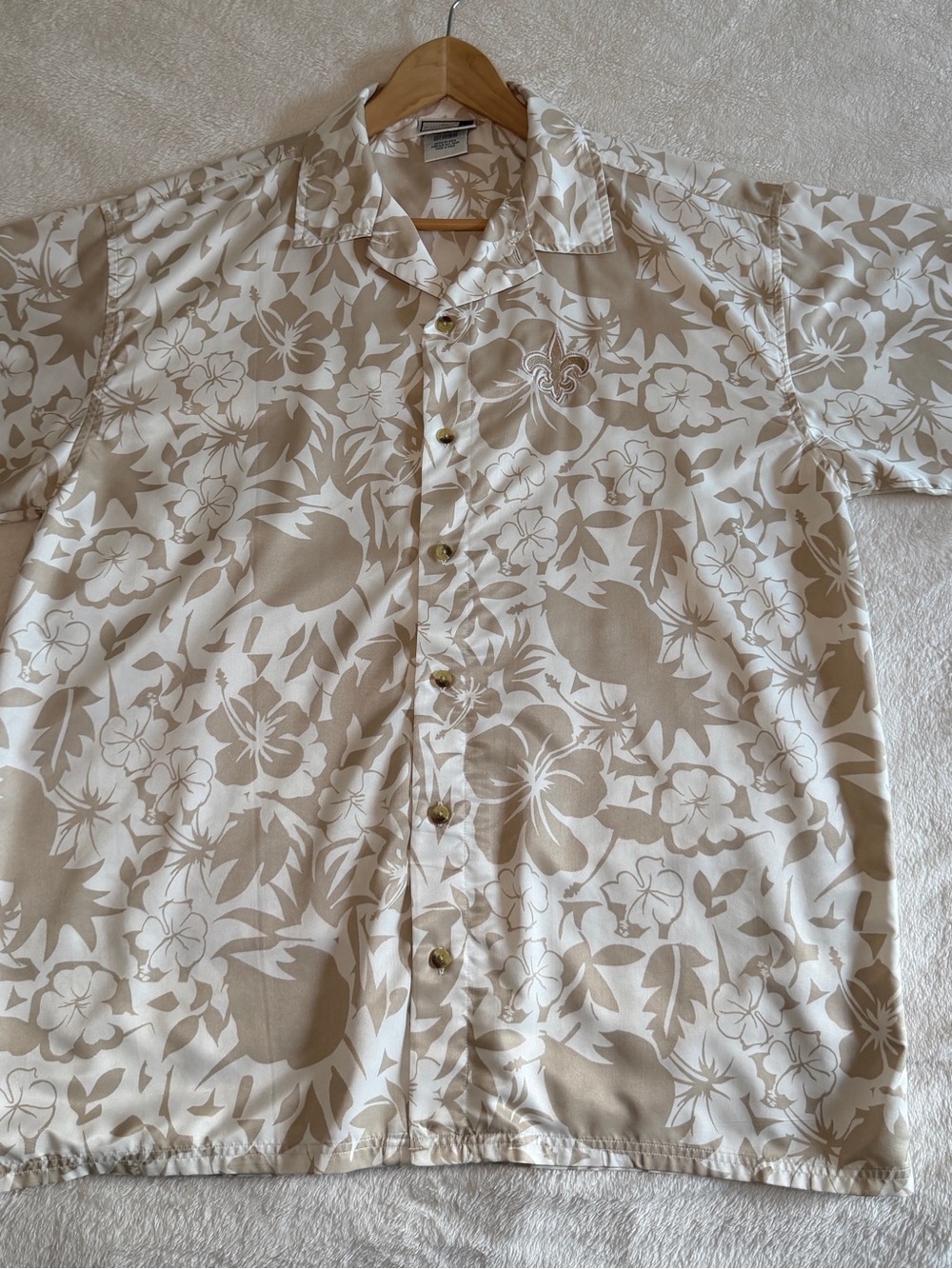 Puma NFL Camp Beige and White Tropical Floral Fleur de Lis Button-Down Shirt XL
